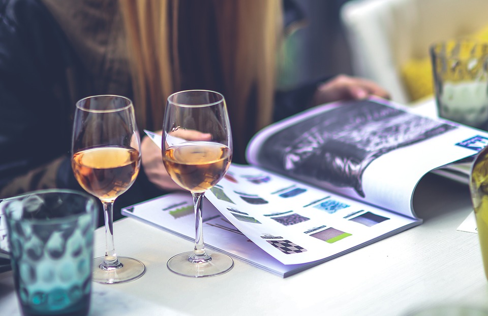 Advertising using booklets and catalogs