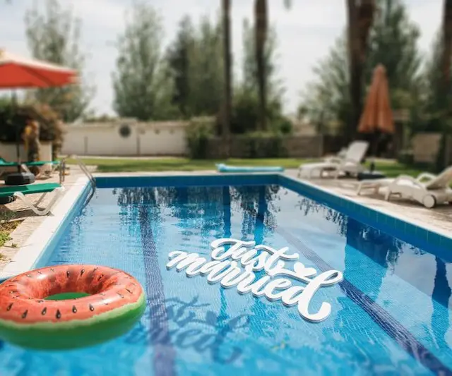 Floating Pool Letters